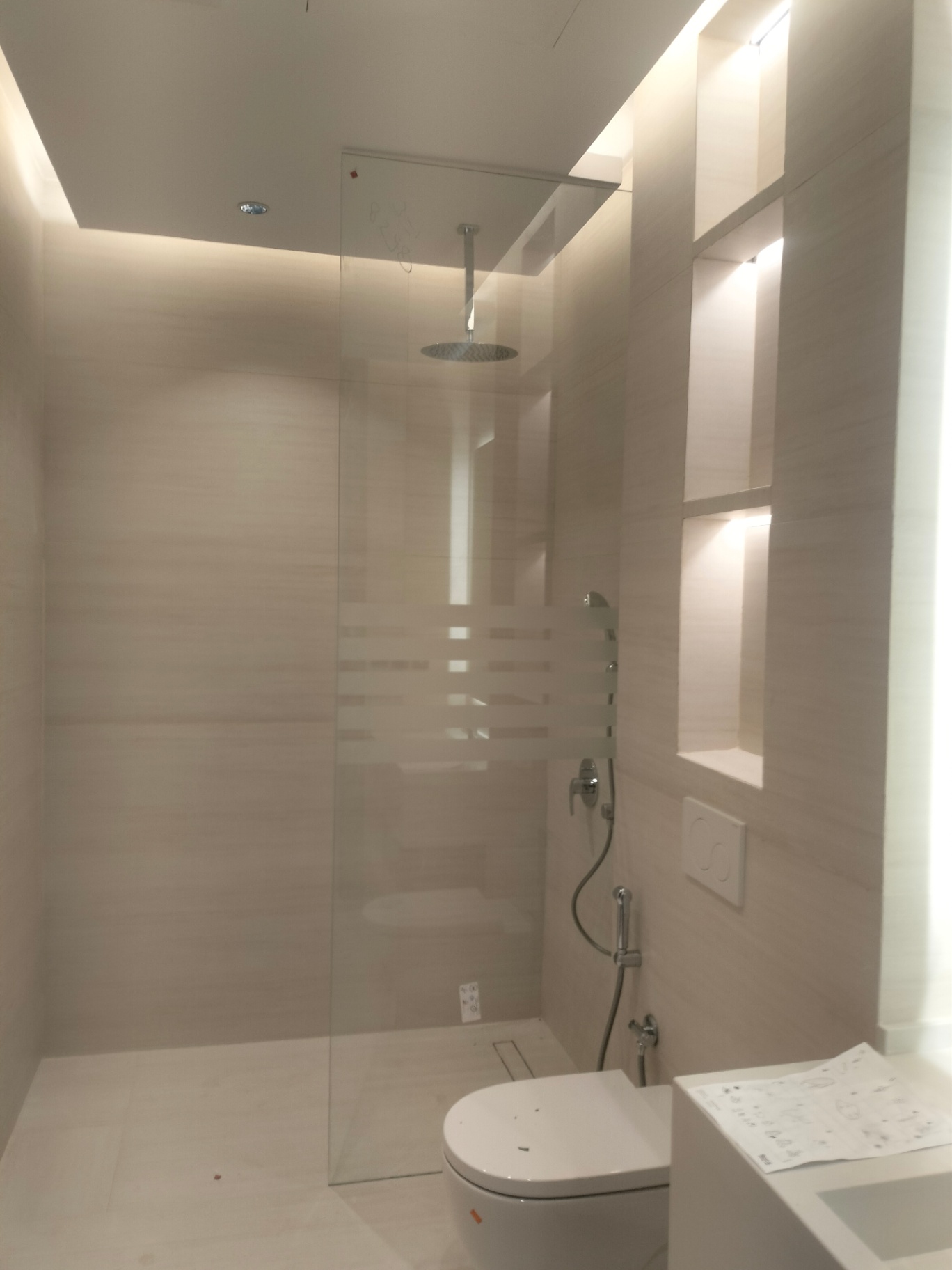 Walk-in Shower Glass with Frosted Design