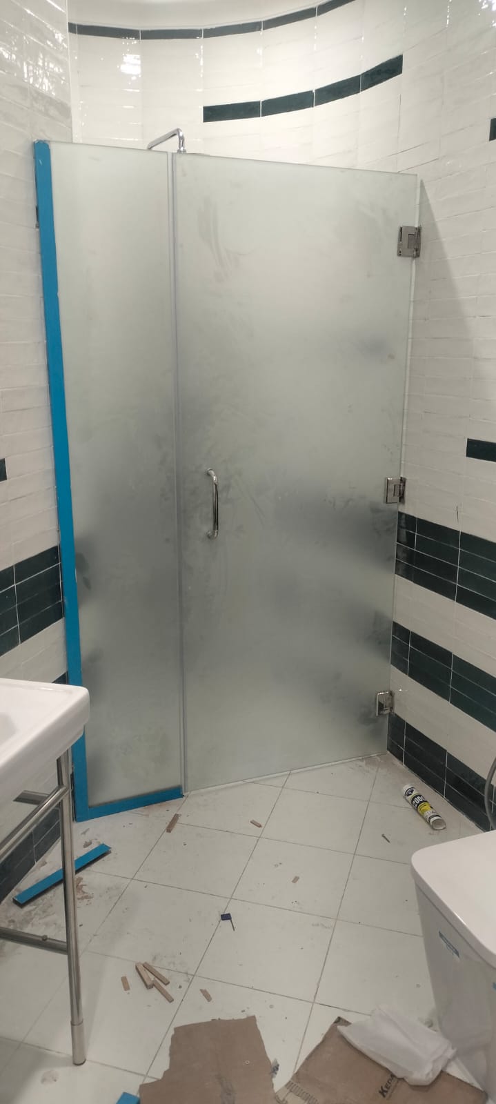 Frosted glass shower enclosure with chrome hinges