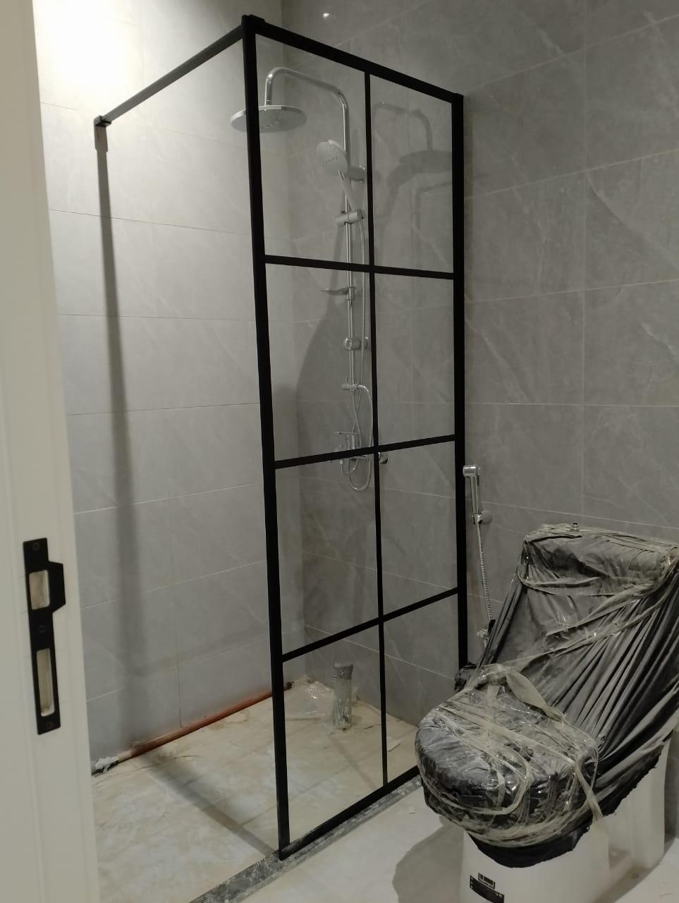 Commercial kitchen glass enclosure
